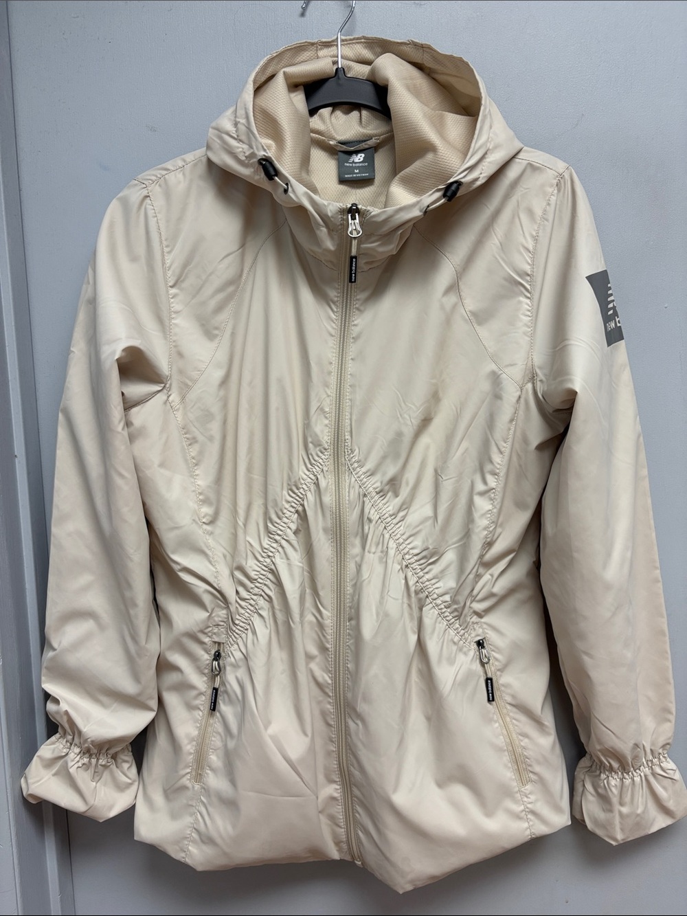 New Balance Women’s Hooded Wind Jacket Cream Medium NWT